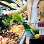Manipulador de alimentos en tiendas de comestibles y superficies comerciales