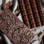 Manipulador de alimentos en la industria del chocolate