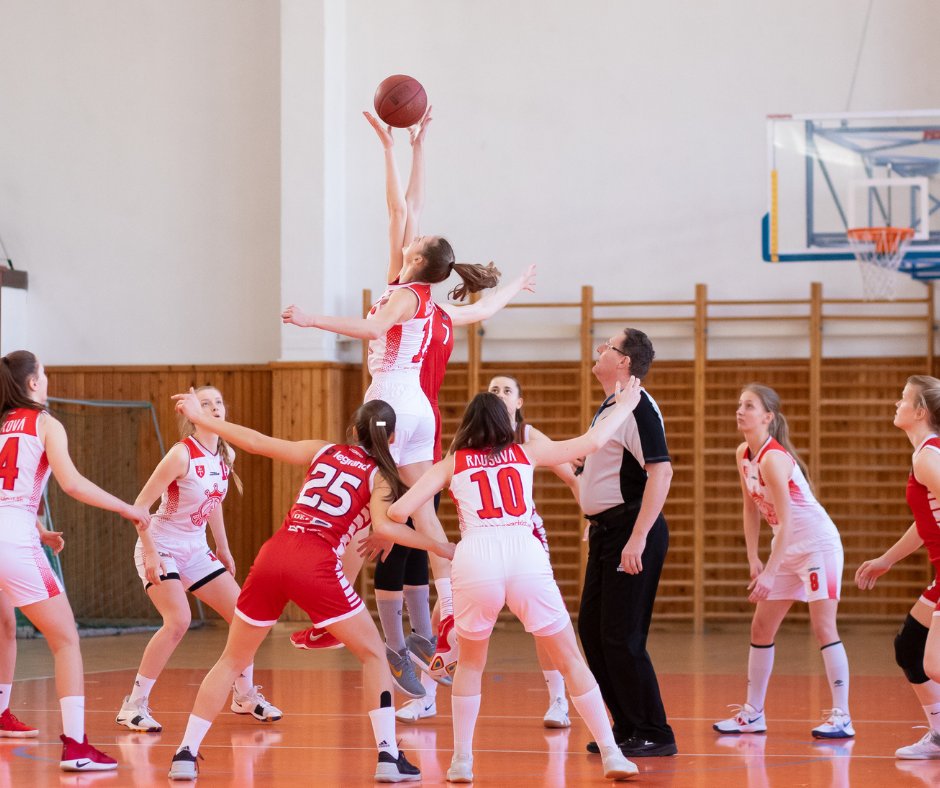 Actualment esteu veient Desfibri<span lang='es'>l·l</span>adors per a esportistes: protecció essencial en centres esportius